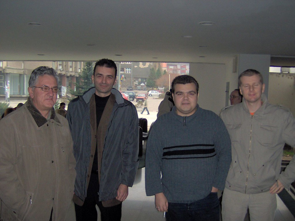 Sigma-com ekipa u holu pozorišta